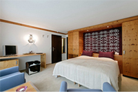 Una habitaci�n doble est�ndar en el Hotel Mirabeau en Zermatt